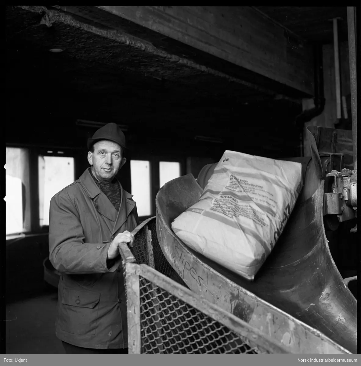 Arne Christiansen på arbeid på vestre kai.