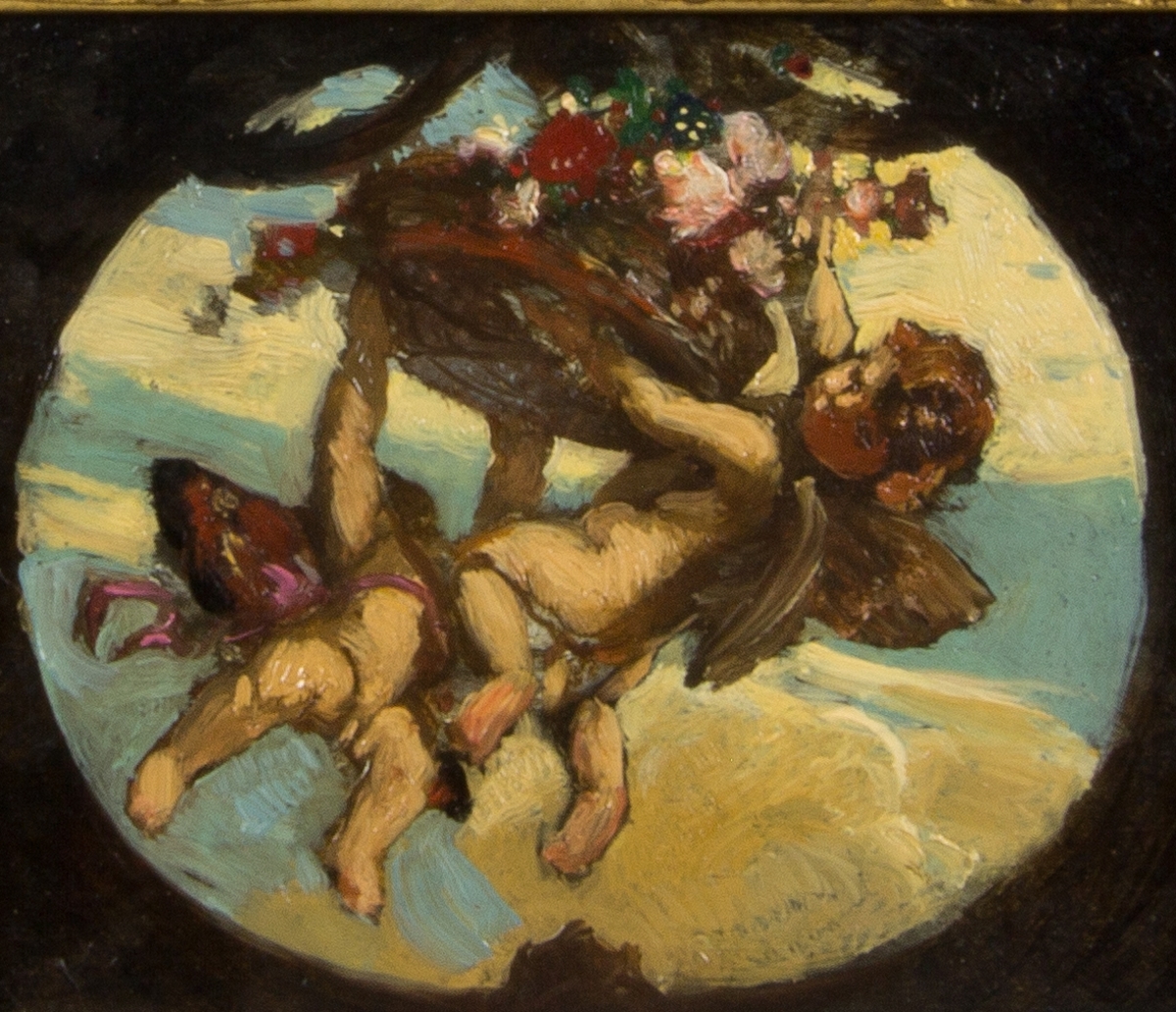 Två flygande amoriner som håller i en blomsterkorg. Bakgrund av himmel och moln. Rund målning omgiven av målad svart passepartout.