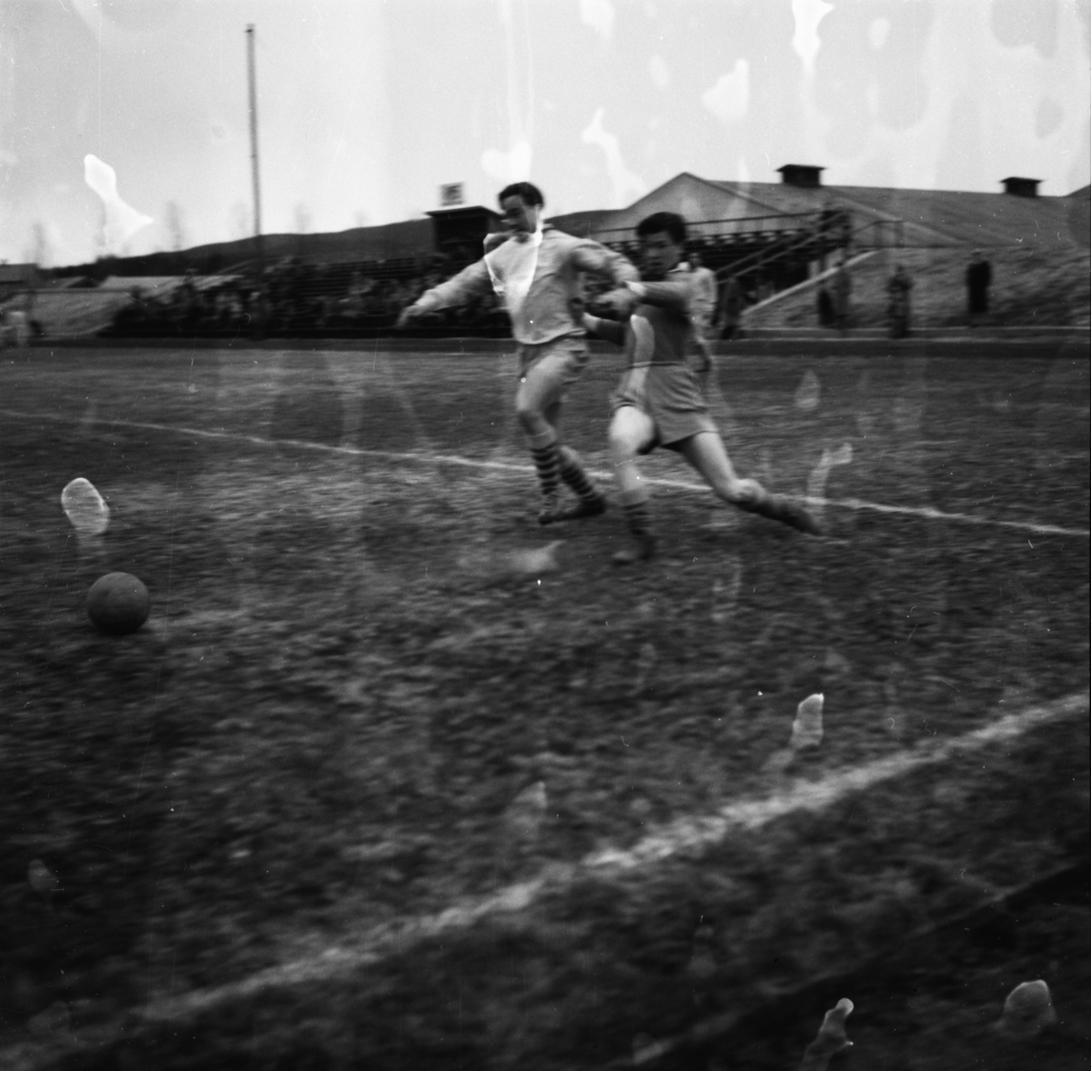 Vardens arkiv. "Fotballkamp. Herkules - Grane  1-0"  30.04.1954