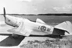 Flygplan P 1 Sparmannjagaren märkt nummer 97 från F 1 Hässlö står på ett flygfält.