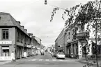 Kaggensgatan i början av 1970-talet. Kvarteret Kopparslagaren till vänster och Mästaren till höger. Husen i Mästaren är bevarade.