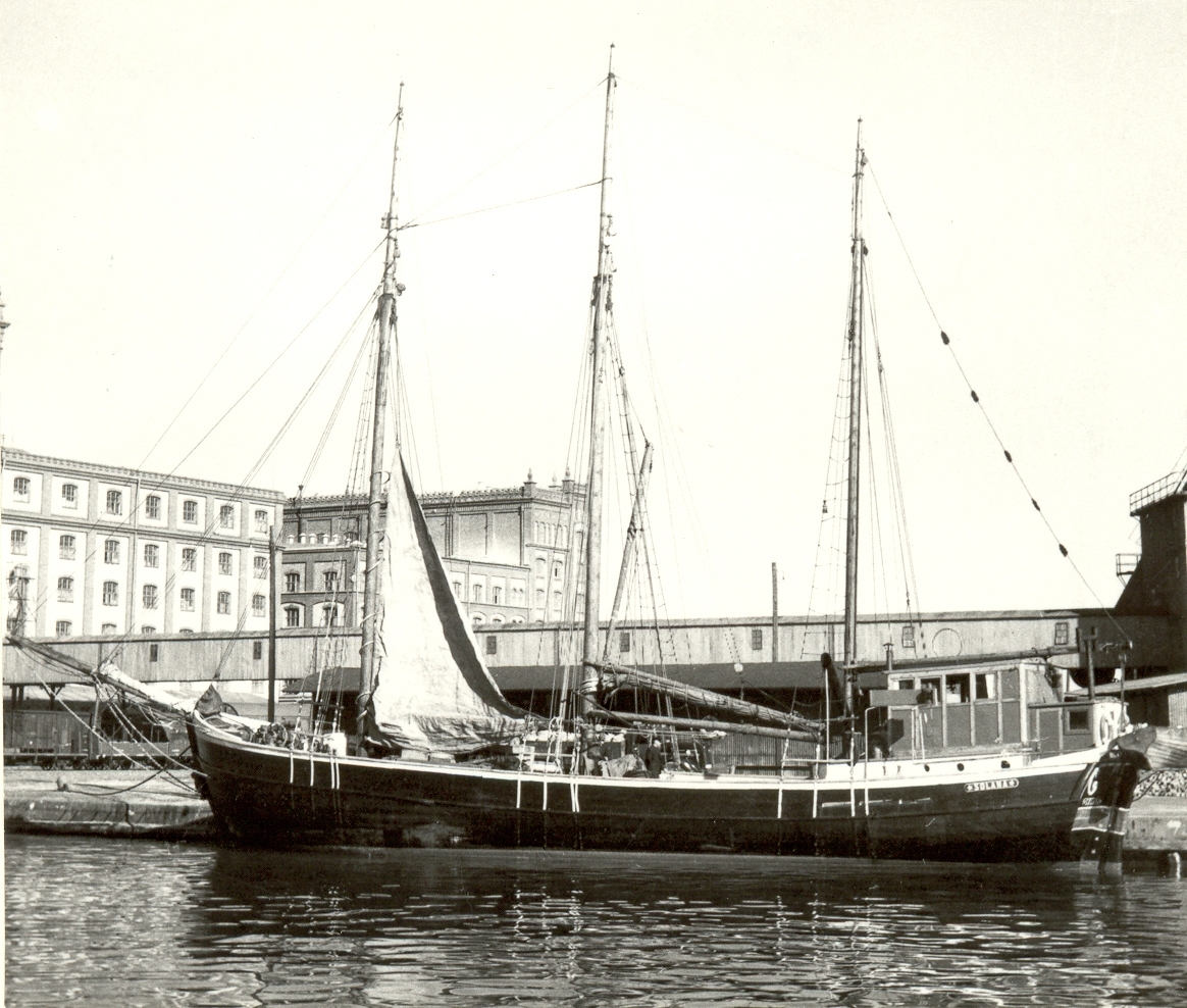 Brigantin.
Italienska briantino "Sjörövarskepp". Hette Solana och såldes 1964 till Caracas för 21000:-. Byggd i Djursvik.