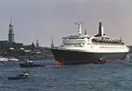 Hamburgs hamn med Queen Elizabeth 2.