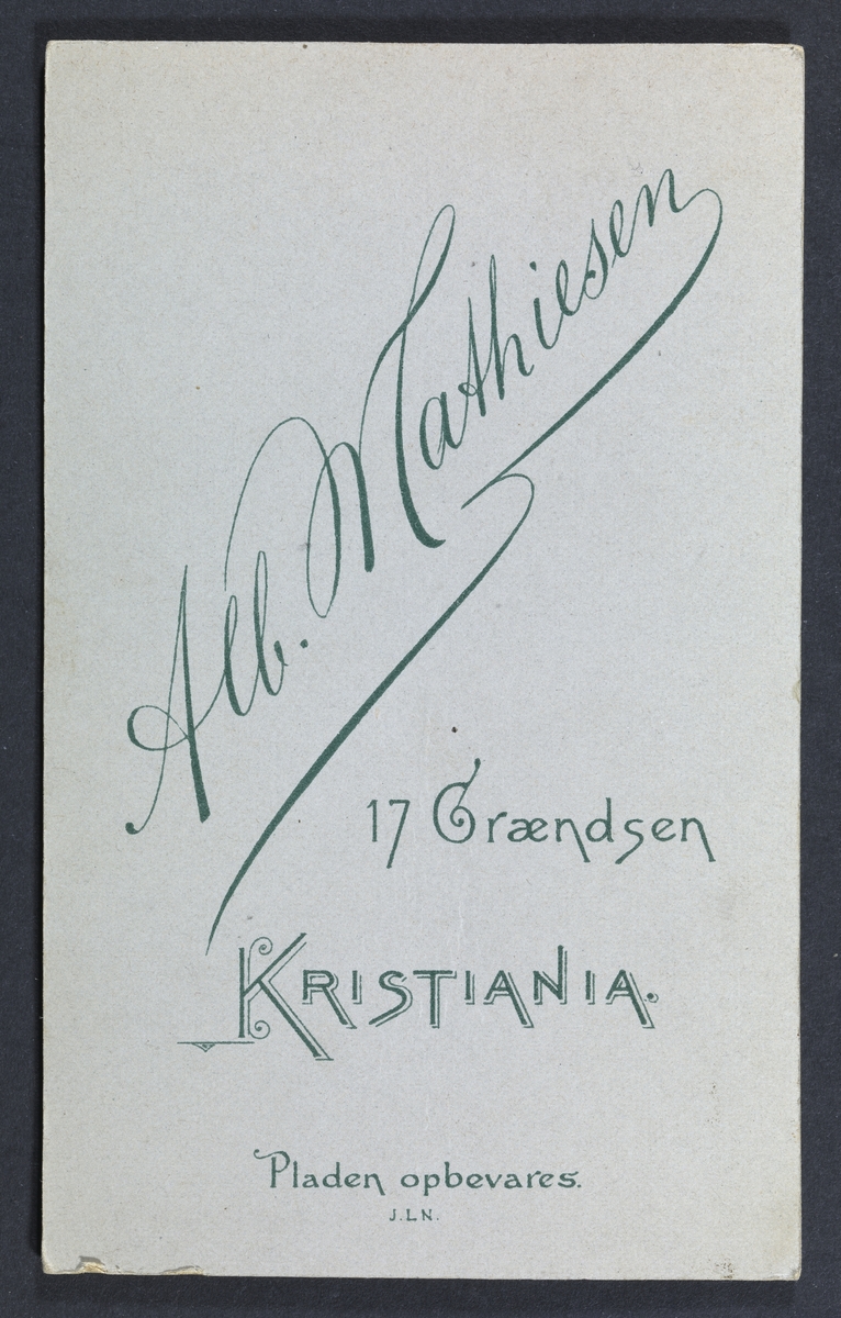Visittkortfotografi, mann i dress