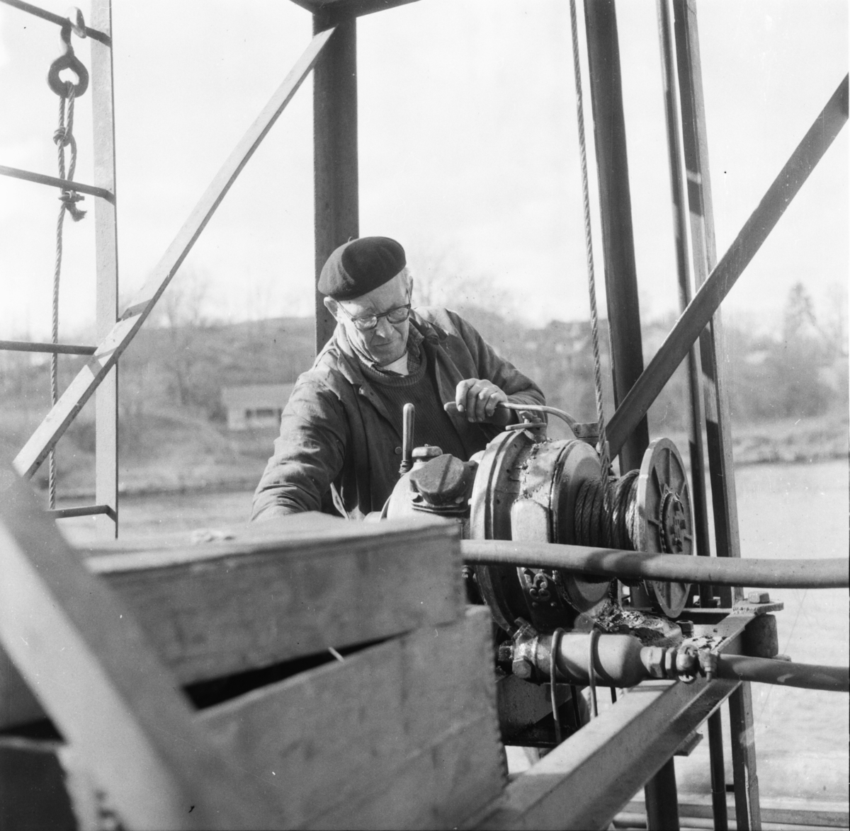 Vardens arkiv. "Sprengningen på Strømtangskjæret i Porsgrunn" 27.04.1954