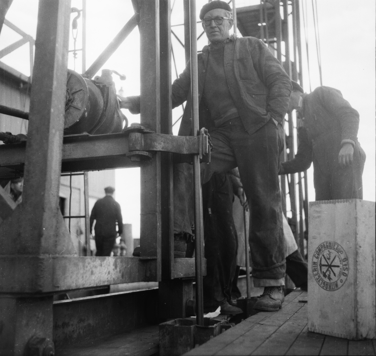 Vardens arkiv. "Sprengningen på Strømtangskjæret i Porsgrunn" 27.04.1954