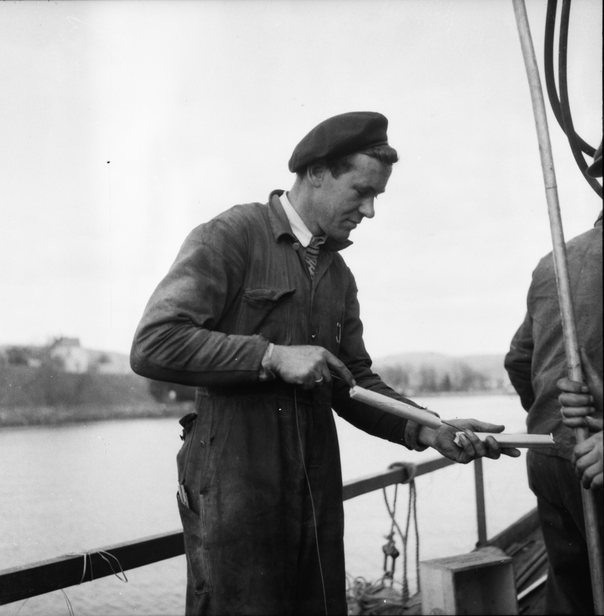Vardens arkiv. "Sprengningen på Strømtangskjæret i Porsgrunn" 27.04.1954