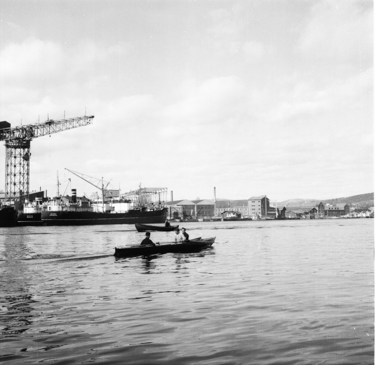 Vardens arkiv. "Roklubben i Porsgrunn" 24.04.1954