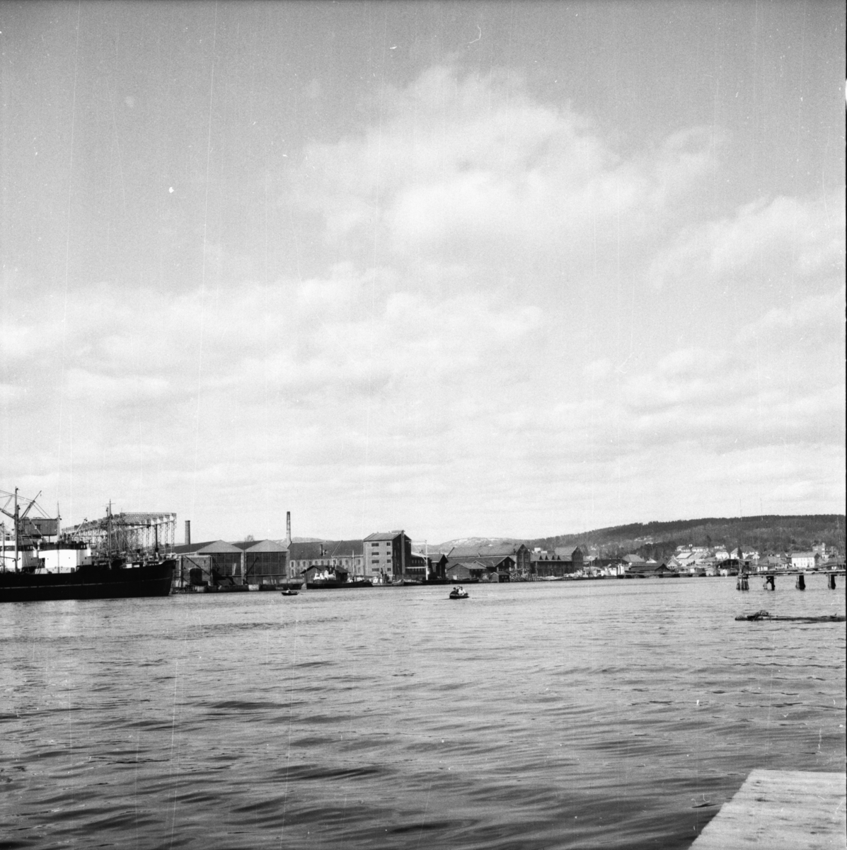 Vardens arkiv. "Roklubben i Porsgrunn" 24.04.1954