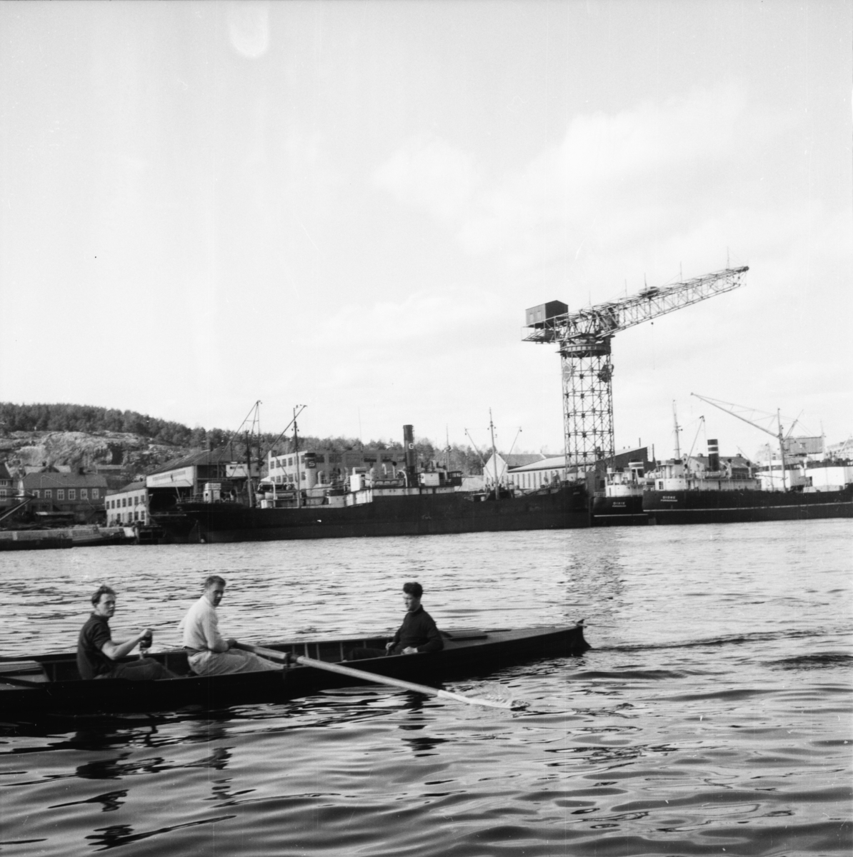 Vardens arkiv. "Roklubben i Porsgrunn" 24.04.1954
