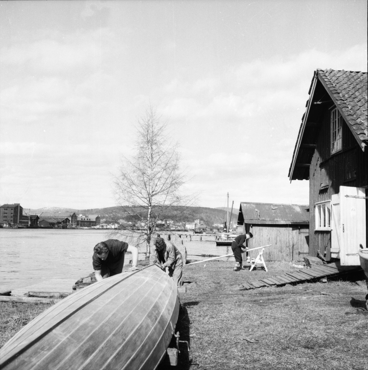 Vardens arkiv. "Roklubben i Porsgrunn" 24.04.1954