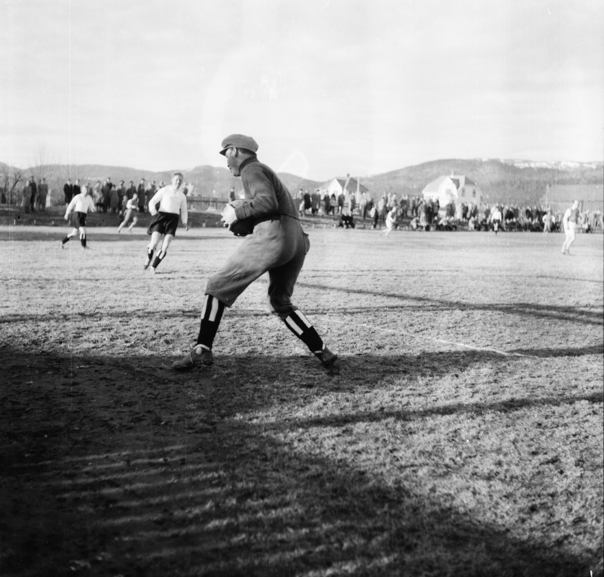 Vardens arkiv. "Fotballkamp. Odd - Storm 1-0, Kleiva" 24.04.1954