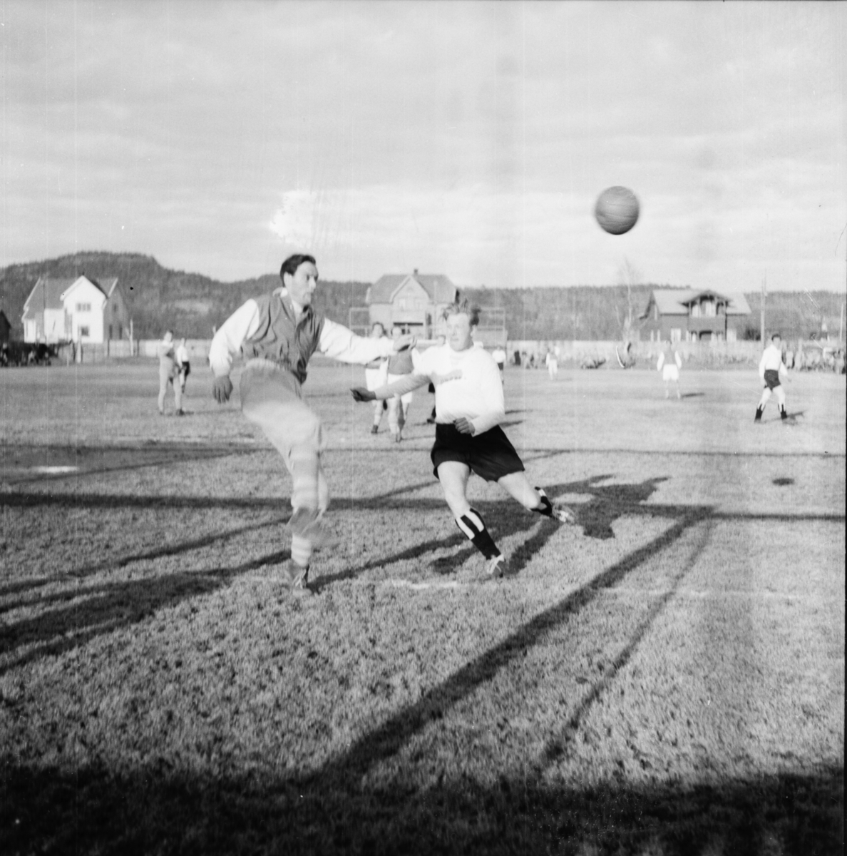 Vardens arkiv. "Fotballkamp. Odd - Storm 1-0, Kleiva" 24.04.1954