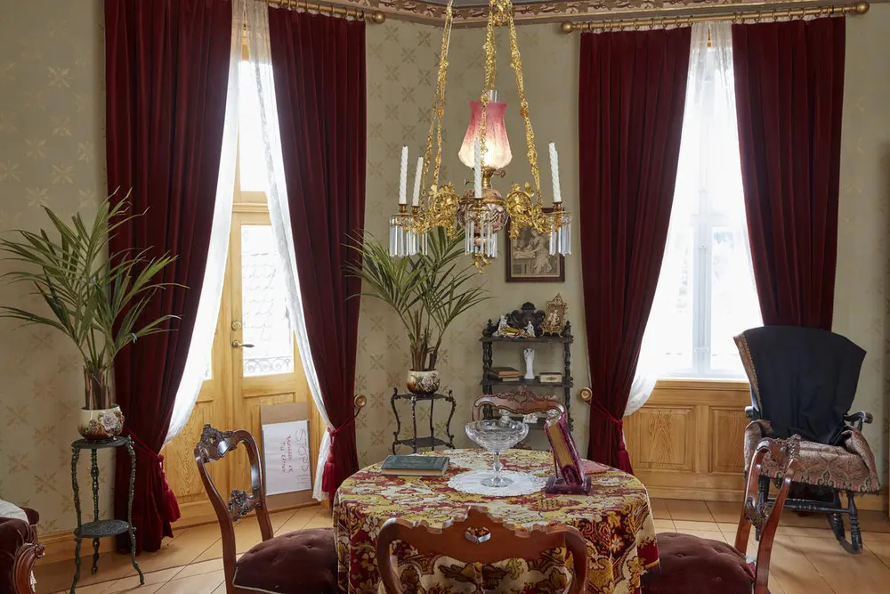 Noras salong i «Et dukkehjem – 1879»