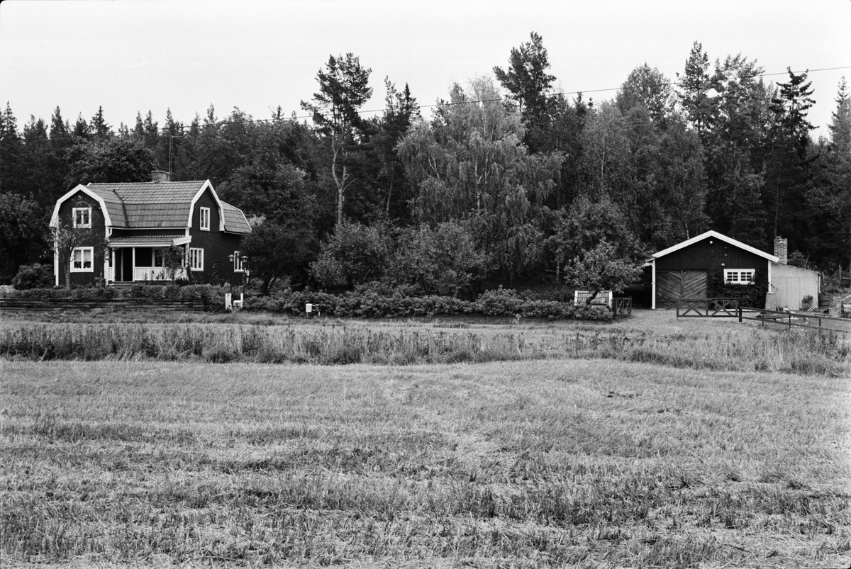 Vy över Järsta 20:1, Skogshyddan, Tensta socken, Uppland 1978