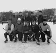 Skolhockey på Zinkensdamm i Huskvarna. 
Stående från vänster: Håkan Malm(1), Jan-Erik Arvidsson(2), Björn Lindgren(3), Stellan Svensson(4), Okänd(5).
Sittande från vänster: Lennart Boestad(1), Ingvar Klaesson(2), Magnus Arvidsson(3), Per E (4), Willy Elvin(5).