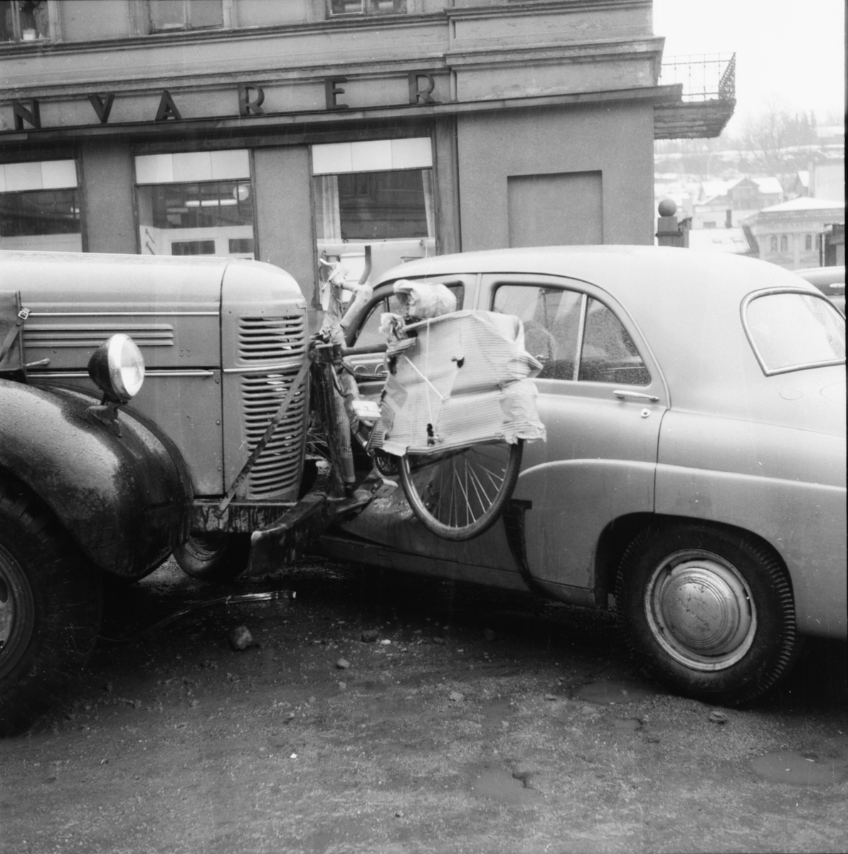 Vardens arkiv. "Kollisjon på Cowardhjørnet" 01.04.1954