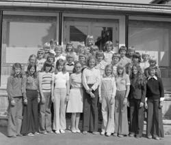 Mørkved skole, 6 klasse.
Foran fra venstre: Anne Guri Ekern,