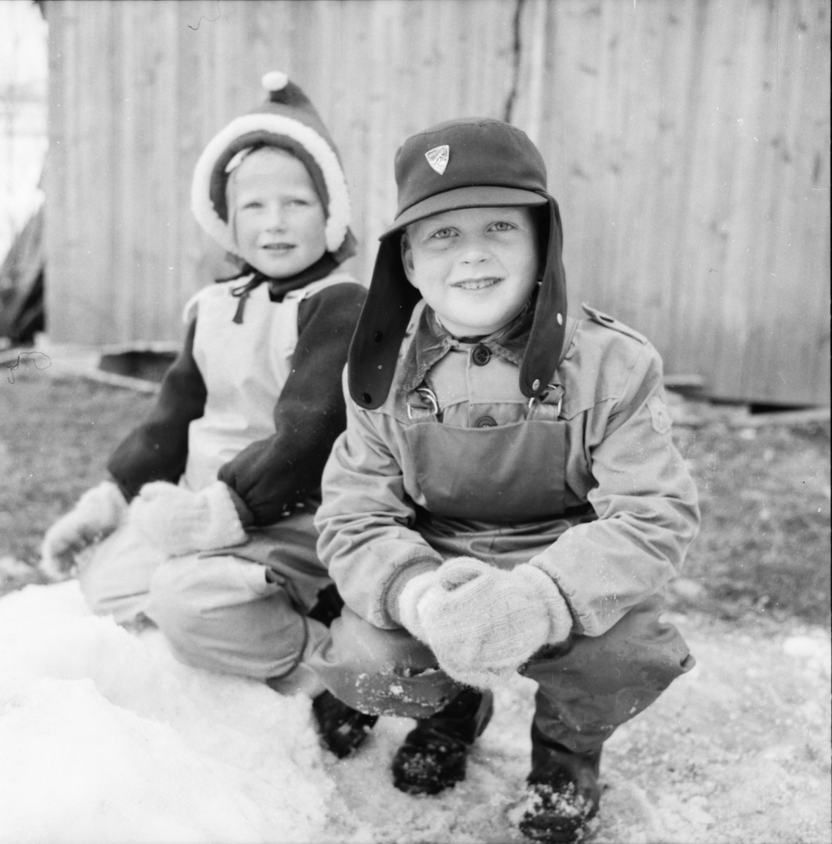 Vardens arkiv. "To barn. Børsesjødalen"  25.03.1954