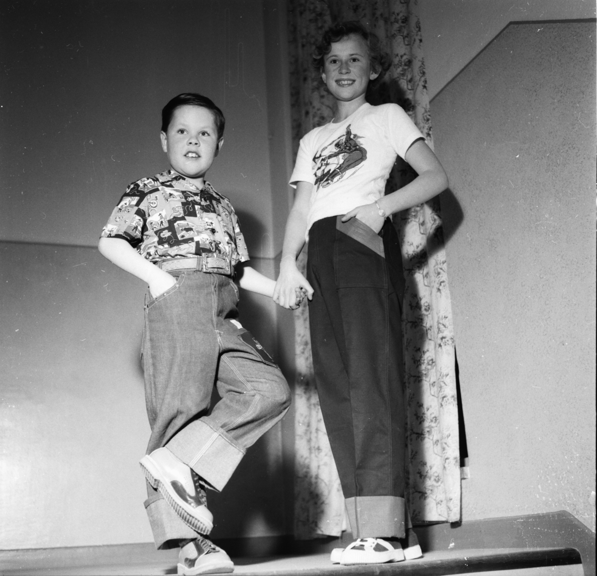 Vardens arkiv. "Mannequin-oppvisning i Porsgrunn. H. Olsen"  25.03.1954