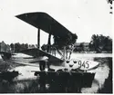 Flyget i Karlsborg före F6. Jaktflygbåten Macchi-Nieuport på slipen vid strömmen 1922.