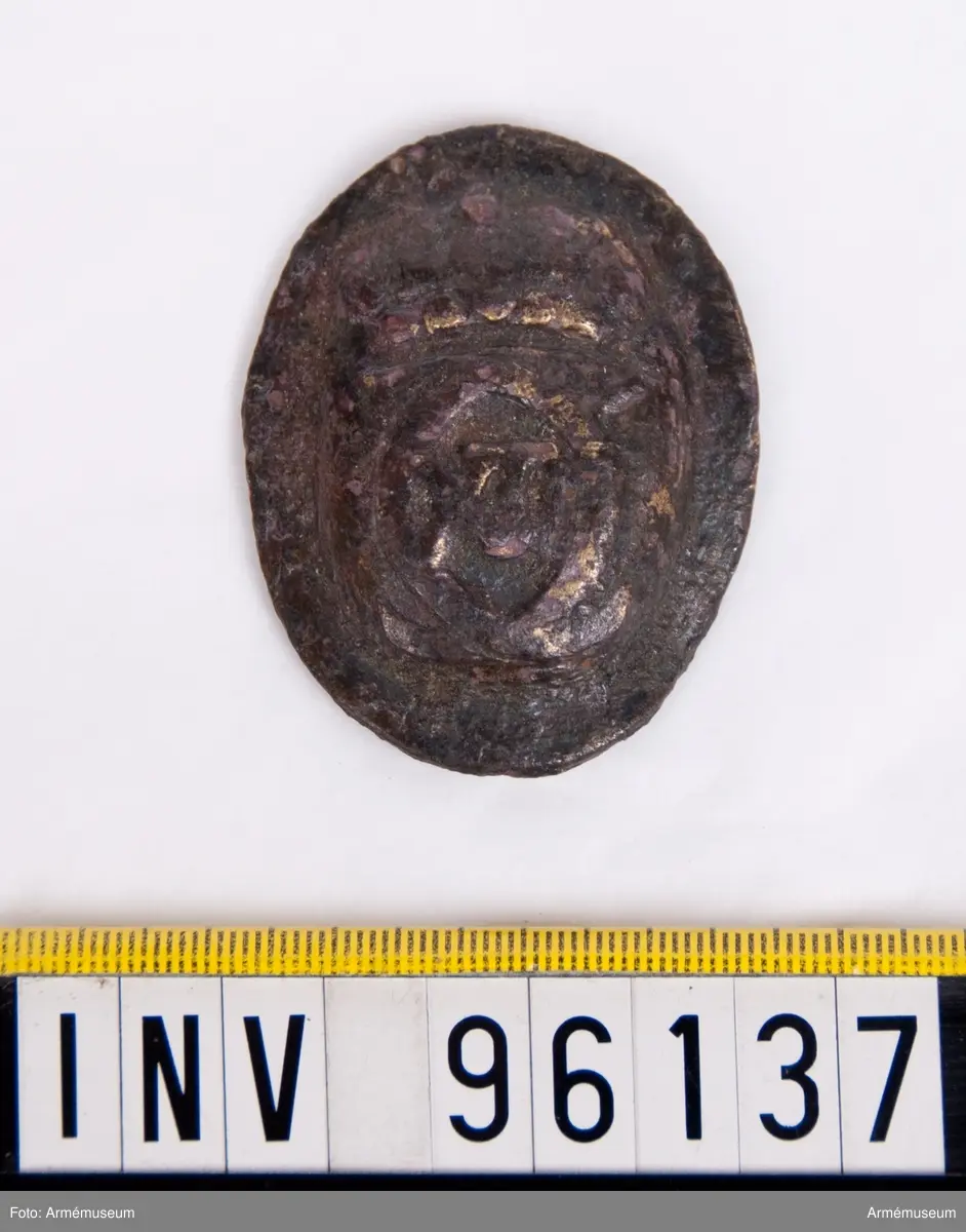 Beslag till hästbetsel med Karl XII:s monogram.
