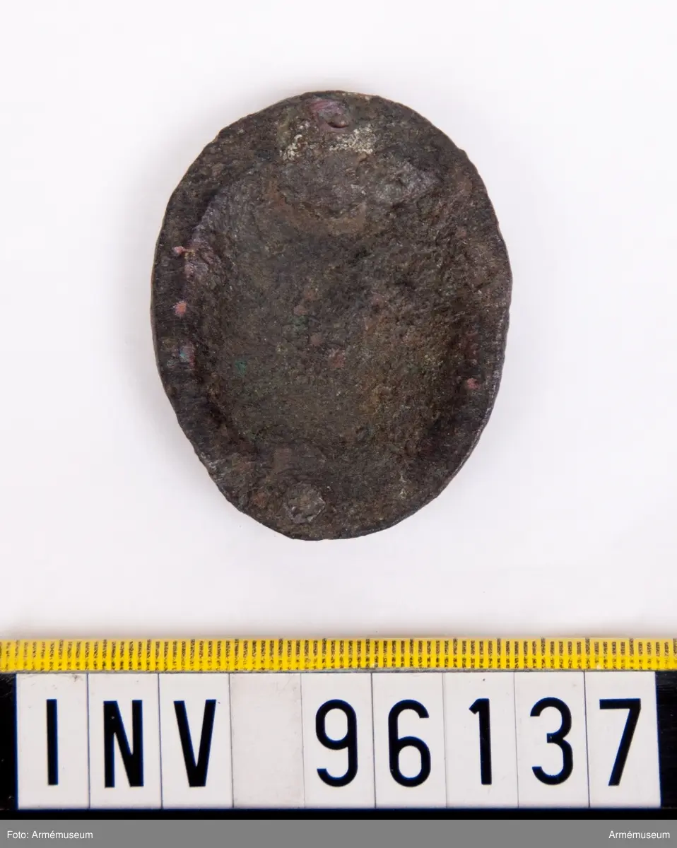 Beslag till hästbetsel med Karl XII:s monogram.