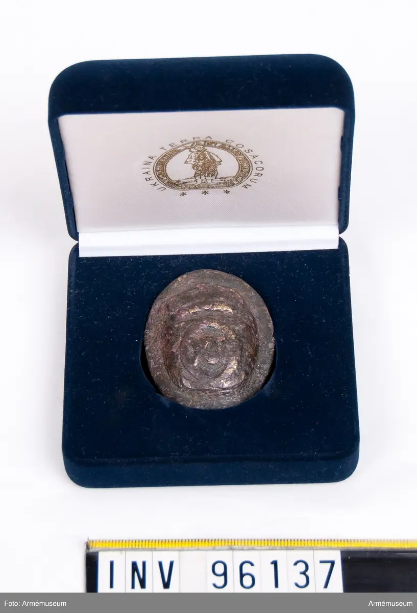 Beslag till hästbetsel med Karl XII:s monogram.