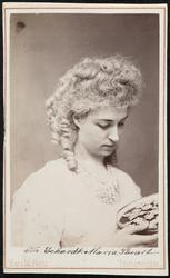 Josephine Eckardt som Maria Stuart.