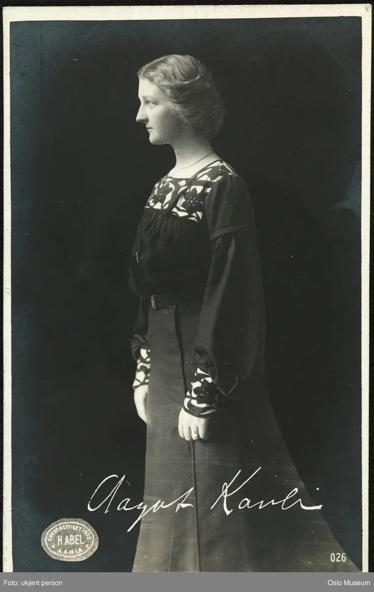 portrett, kvinne, skuespillerinne, stående knefigur, profil