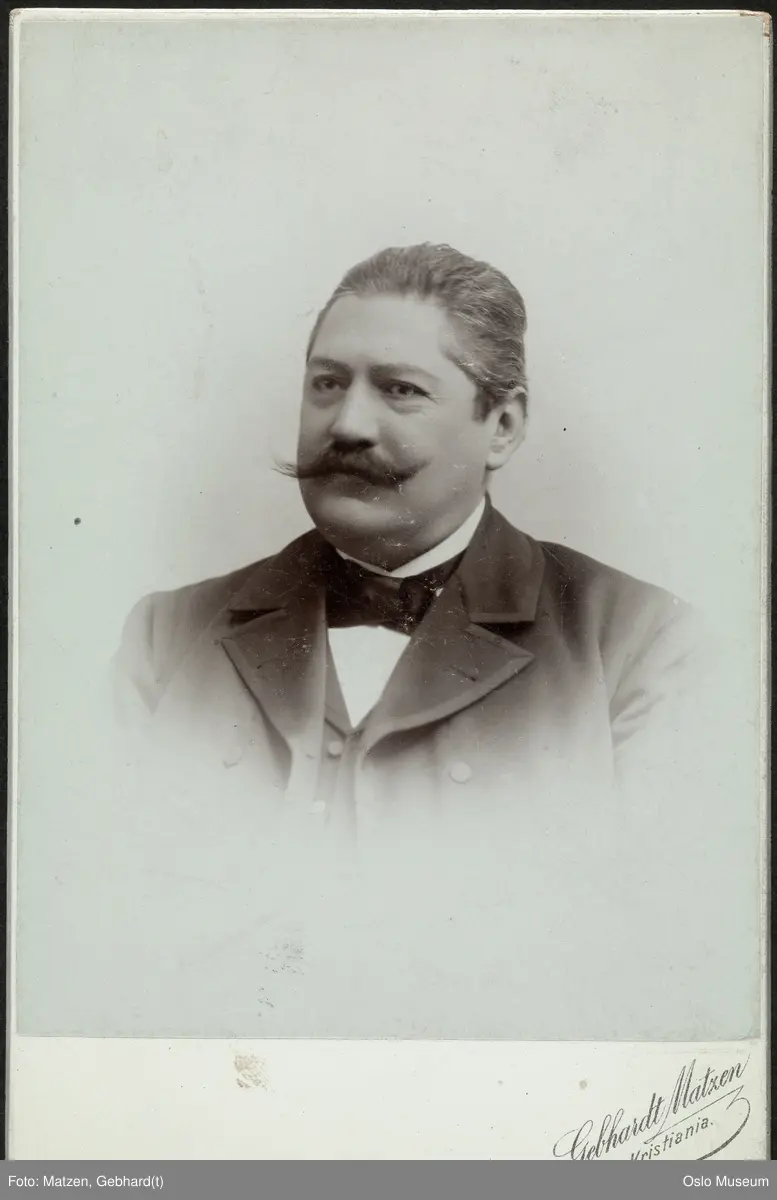 portrett, mann, skuespiller, vignettert brystbilde