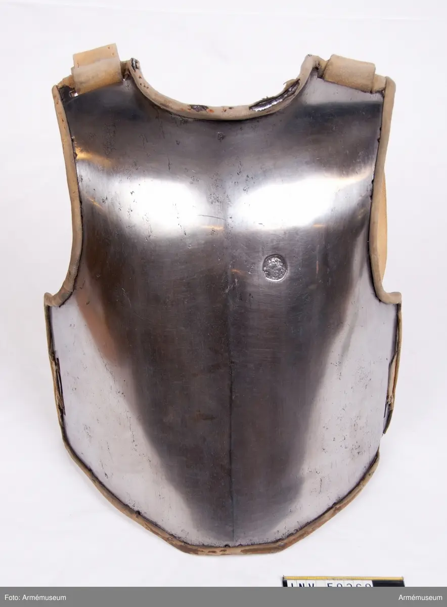 Med foder och remmar.
Har burits av ryttare Nr 2 i Majorens kompani vid Livregementet till häst.