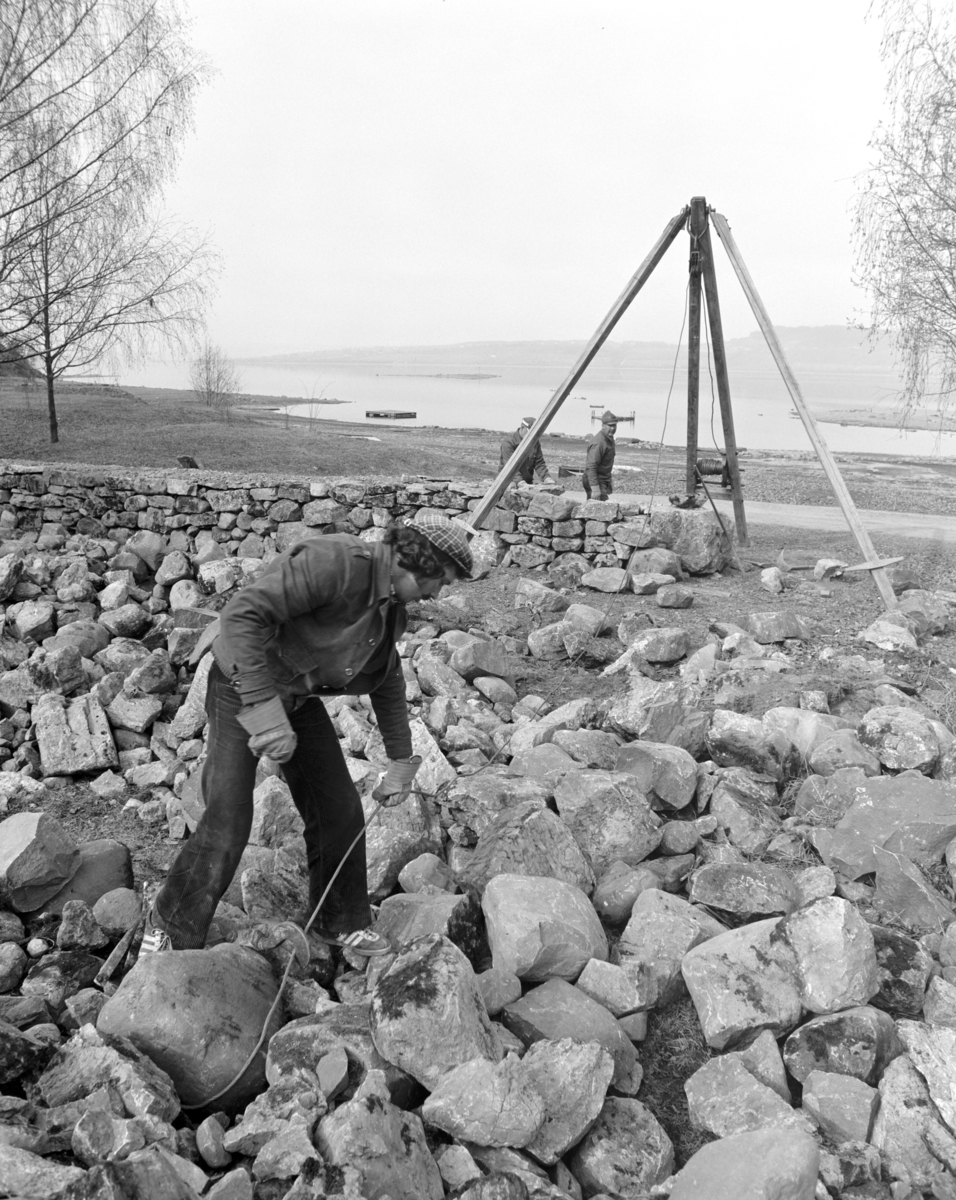 Hedmarksmuseet, Domkirkeodden, Oppsetting av steingjerde ved Kvartgarden, steinbryter, Werner Kahdeman.
