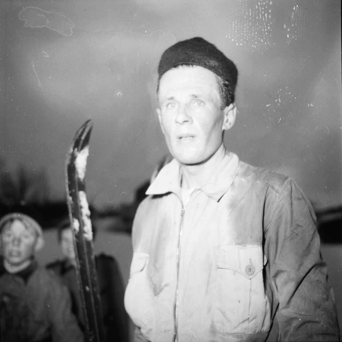 Vardens arkiv. "15 km langrenn v/Skidar"  13.03.1954