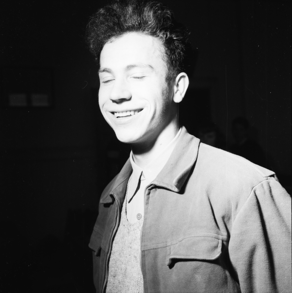 Vardens arkiv. "Melkedrikking på Porsgrunn høyre skole (Elevrådsform)"  11.03.1954
Elevrådet:
Anne Mari Åsterød, Liv Inger Strand, Nils Petter Thorsen, Jan Andersen, Kjell R. Larsen, Rolf  Magnussen.