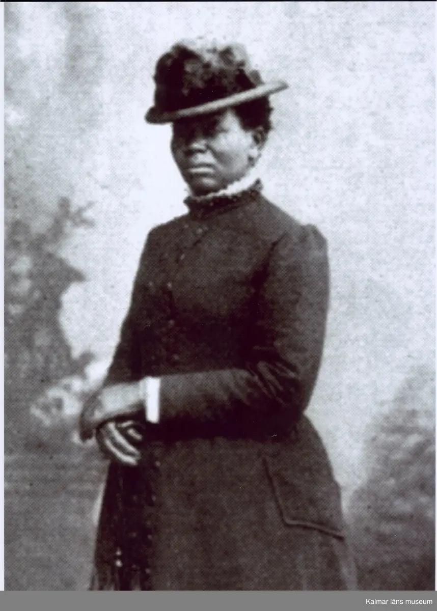 Den sydafrikanska kvinnan Sarah Makatemele, känd under namnet Svarta Sara. Sara kom till Kalmar med den forsmannska expedionen 1862. Hon stannade i Sverige och födde här dottern Emmelie (Millan). Sara tog plats hos Cecilia Fryxell . Sara dog 1903 och ligger på Södra Kyrkogården i Kalmar under en sten med texten "Kafferkvinnan Sara. Död 1903". Bredvid graven har i nutid placerats en skylt som förklarar ordet "kaffer" men att stenen, trots den idag nedsättande benämningen, behålls som tidsdokument.
Sara har givit namn åt Lina Sandell-Bergs väckelsesång om "Lilla Svarta Sara".