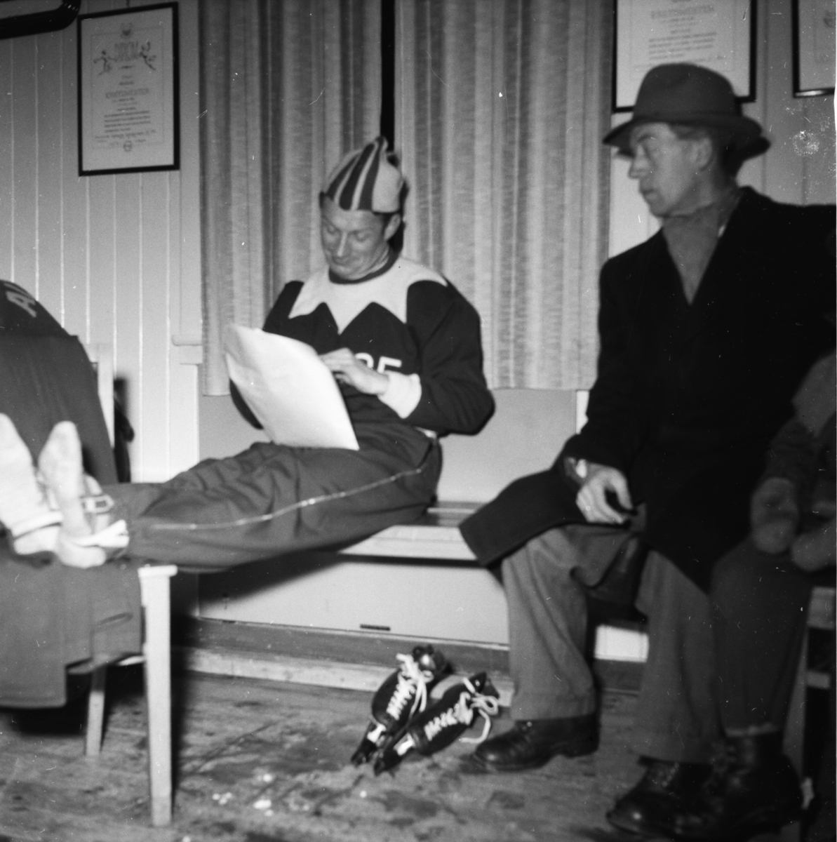 Vardens arkiv. "Skøyteløp på Herkules"  25.02.1954