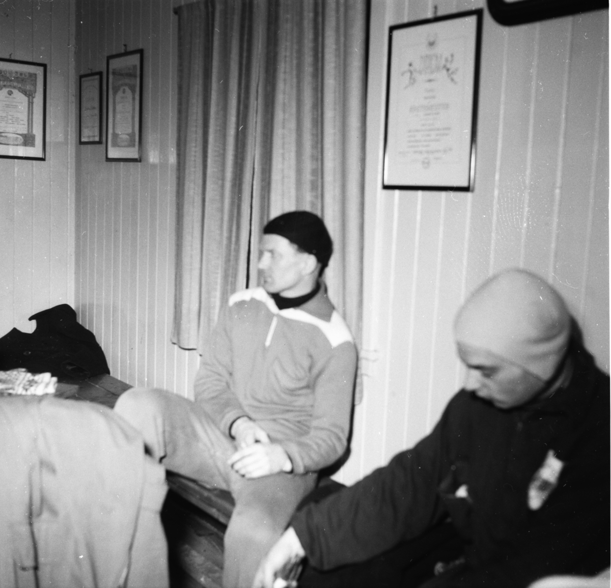 Vardens arkiv. "Skøyteløp på Herkules"  25.02.1954