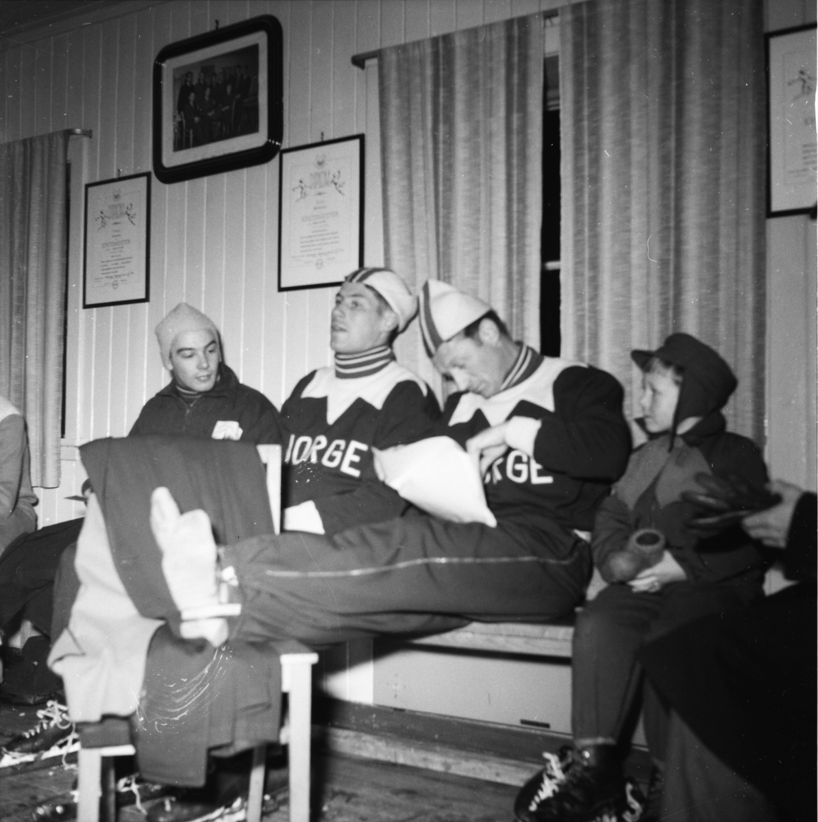 Vardens arkiv. "Skøyteløp på Herkules"  25.02.1954