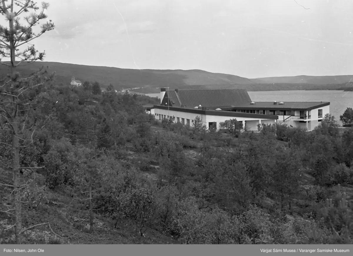 Utsjok eldresenter og kirken i bakgrunnen. 1967