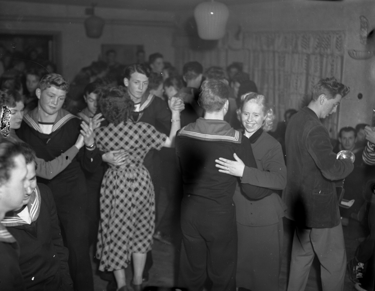 Vardens arkiv. "120 gjester på Morgedal Turisthotell"  24.02.1954