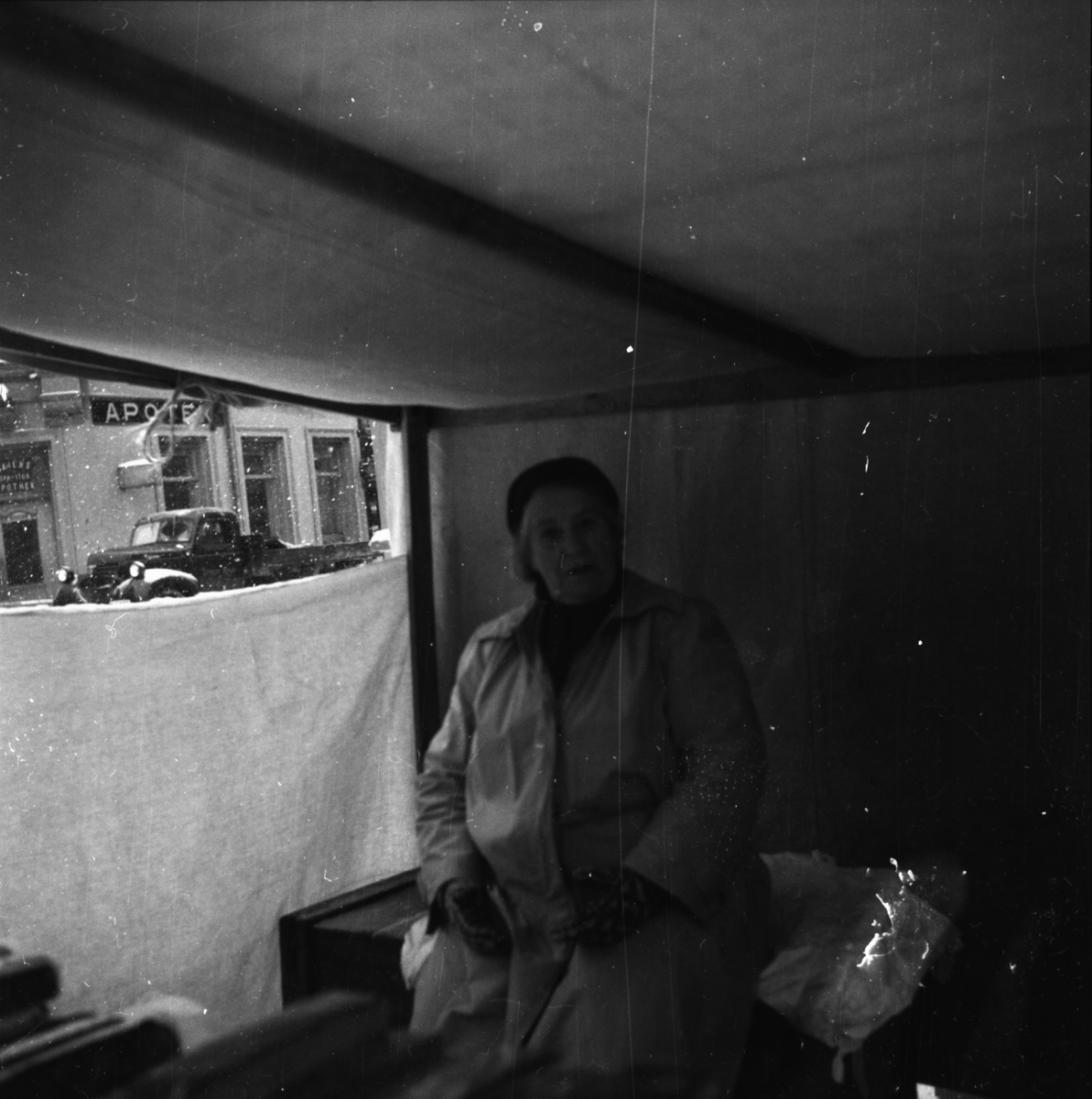 Vardens arkiv. "Marken åpnes"  23.02.1954