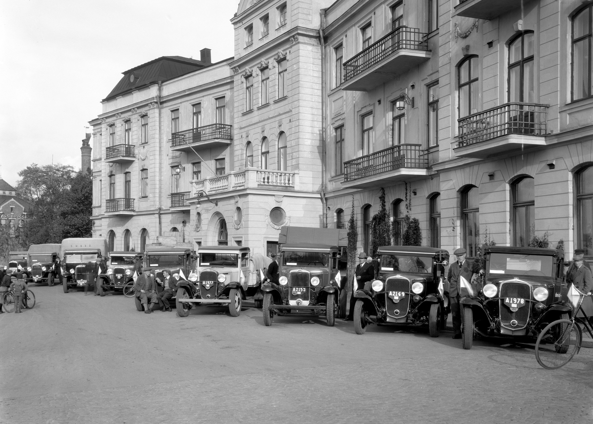 Fordon från General Motors utanför Statts huvudentré år 1933.