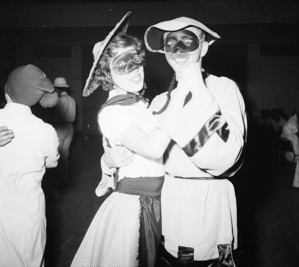 Vardens arkiv. "Byfor. arrangerer karneval i Festiviteten"  20.02.1954