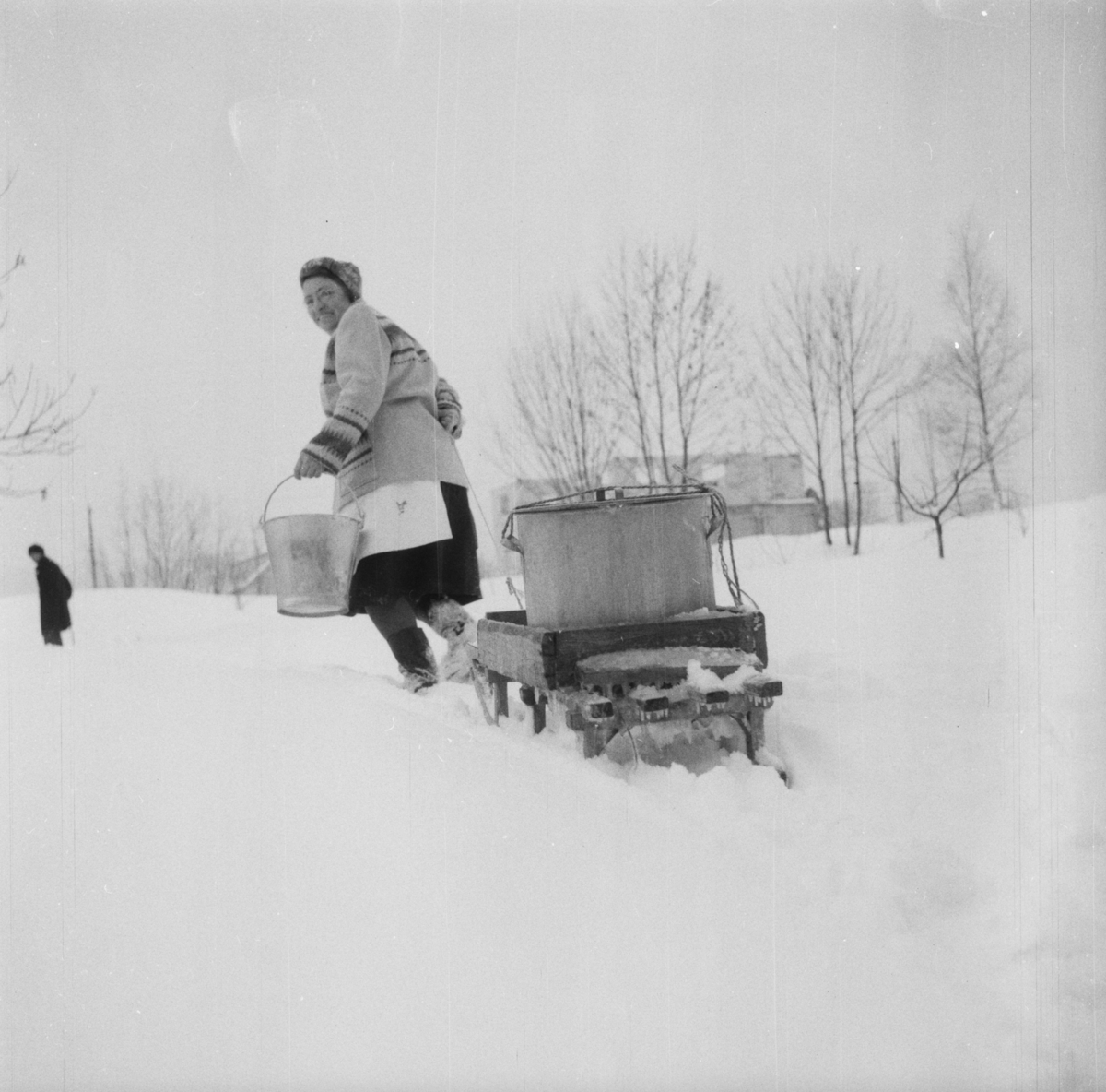 Vardens arkiv. "Håpløse vannforhold på Jøntvedt"  18.02.1954