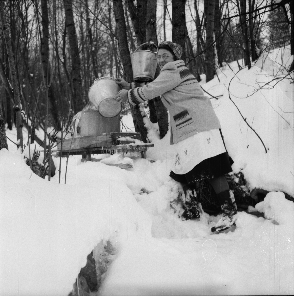 Vardens arkiv. "Håpløse vannforhold på Jøntvedt"  18.02.1954