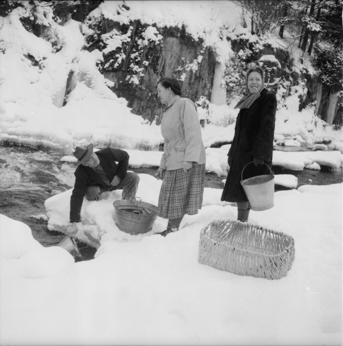 Vardens arkiv. "Håpløse vannforhold på Jøntvedt"  18.02.1954