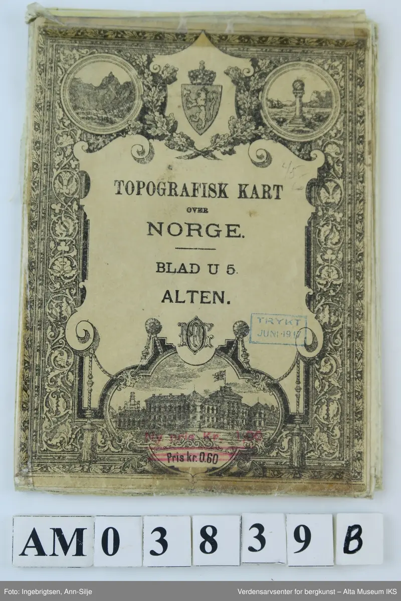 Gjenstand A: Sammenbrettet er det for- og bakside med informasjon. Utbrettet er det et kart over østre delen av Alta kommune og litt av den vestre og søndre delen av Kvalsund kommune (dagens kommunegrenser).

Gjenstand B: Sammenbrettet er det for- og bakside med informasjon. Utbrettet er det kart som viser sentral-Alta og området sørover mot Kautokeino.