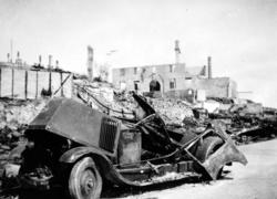 Bilen er en Renault fra 1920-tallet, med radiatoren montert 