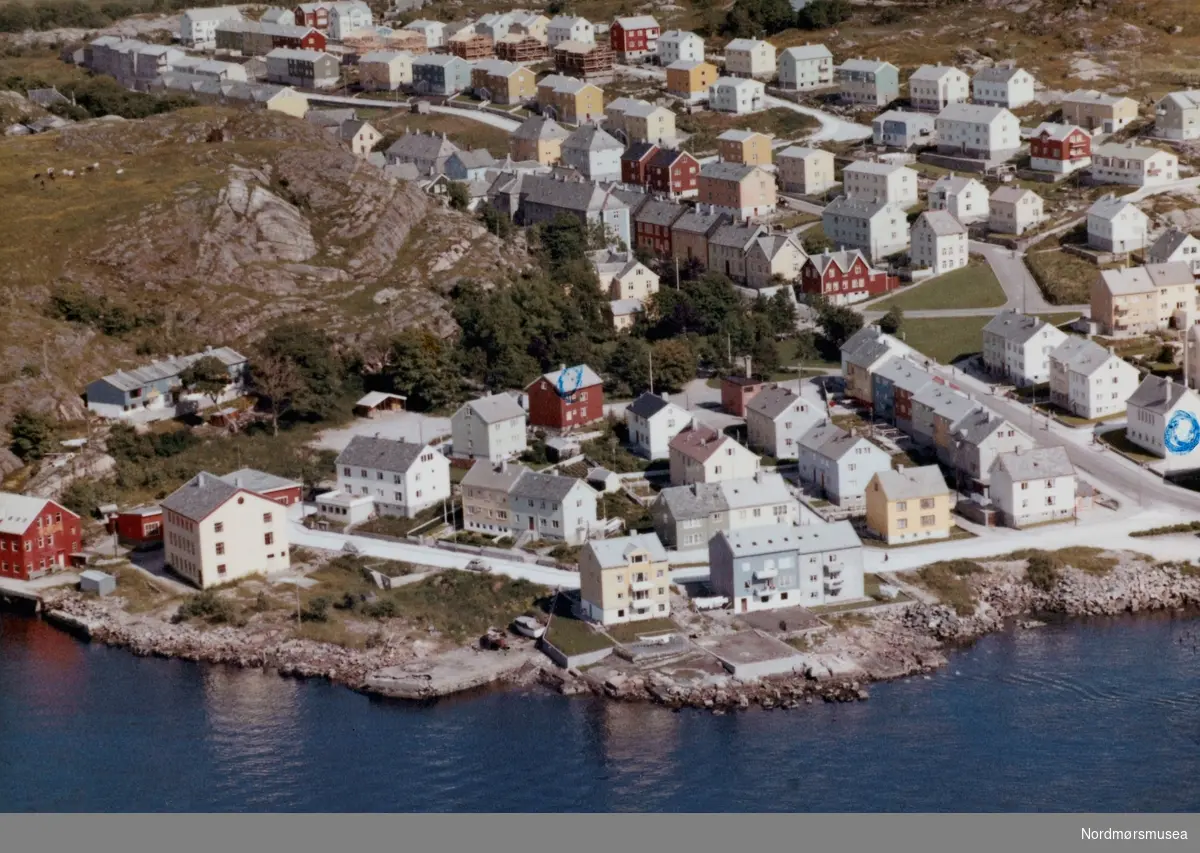 Flyfoto over Nordlandet i Kristiansund, datering 11 juli 1962. (Fra Nordmøre Museums fotosamlinger)